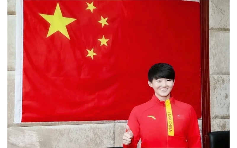 來了，世界冠軍宮乃瑩！